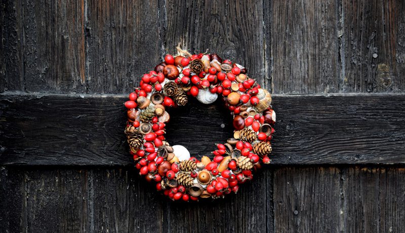 Christmas Wreath Fence Banner