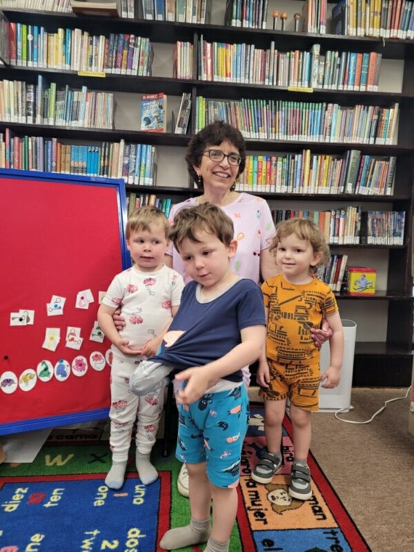 Hazard Library Librarian leads pajama storyime with 3 children