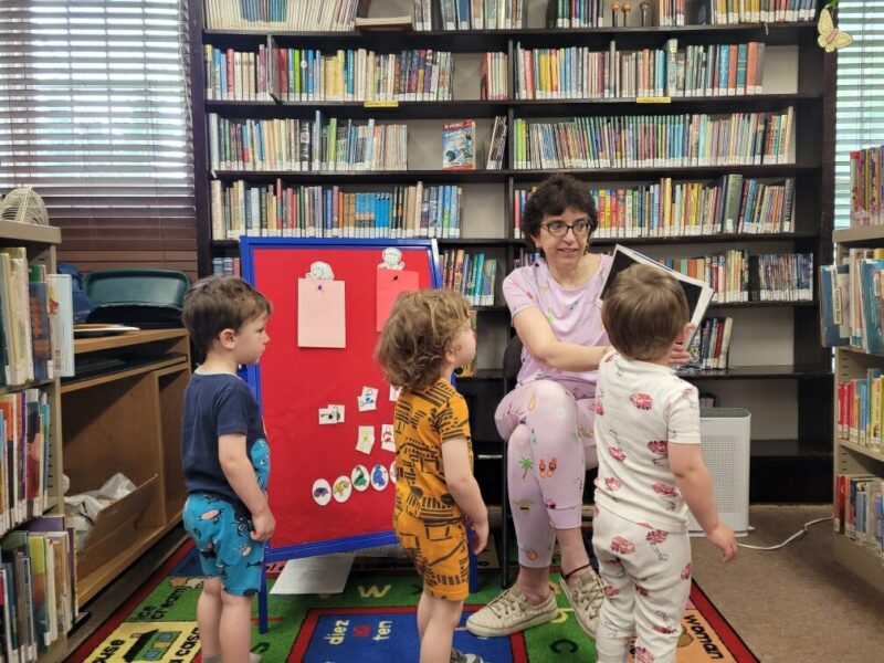 Hazard Library Librarian leads pajama storyime with 3 children